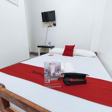 Reddoorz @ Plaza Jaro Iloilo Hotel Exterior photo