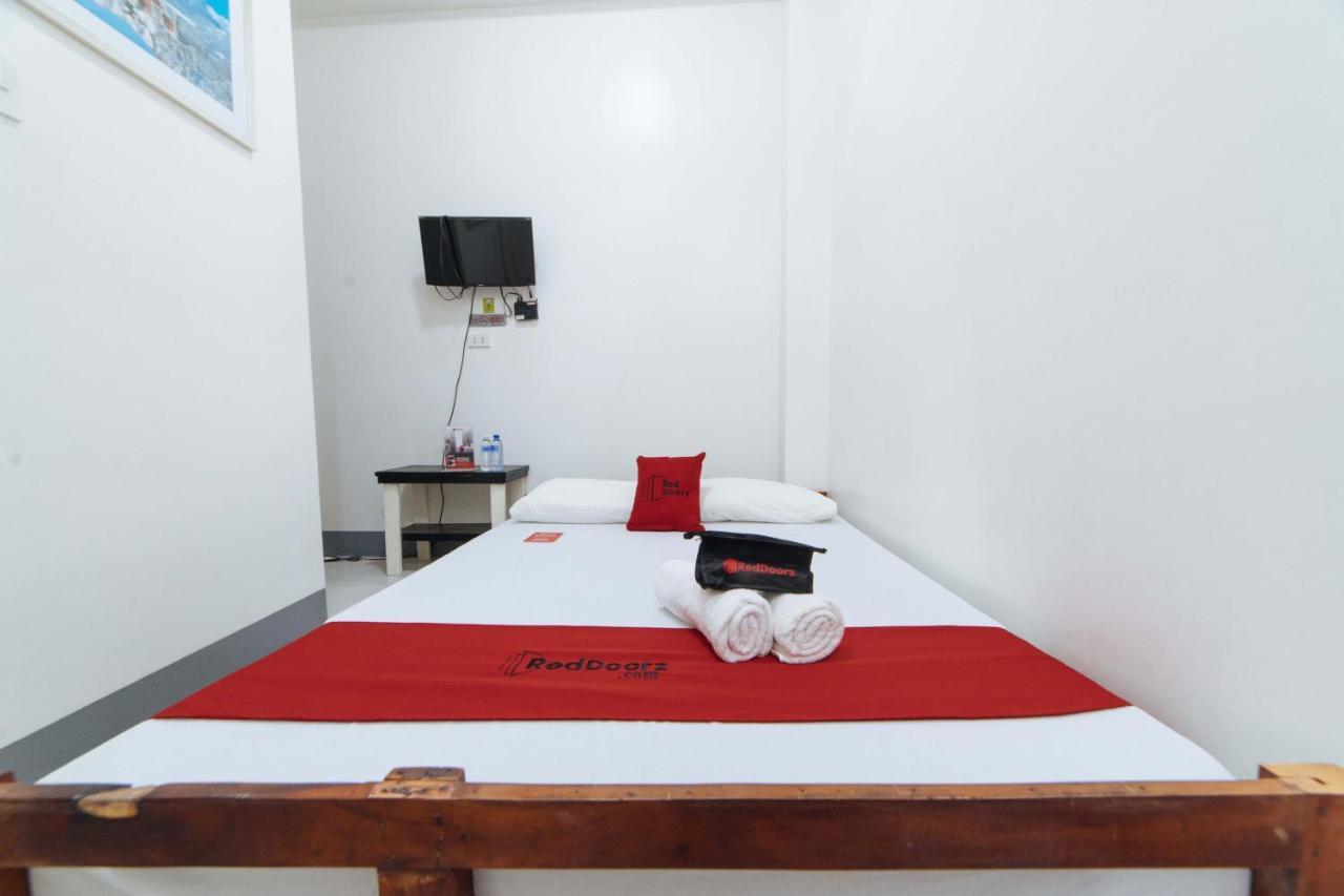Reddoorz @ Plaza Jaro Iloilo Hotel Exterior photo
