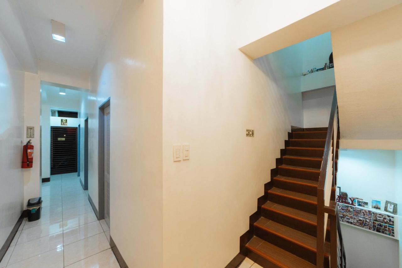 Reddoorz @ Plaza Jaro Iloilo Hotel Exterior photo