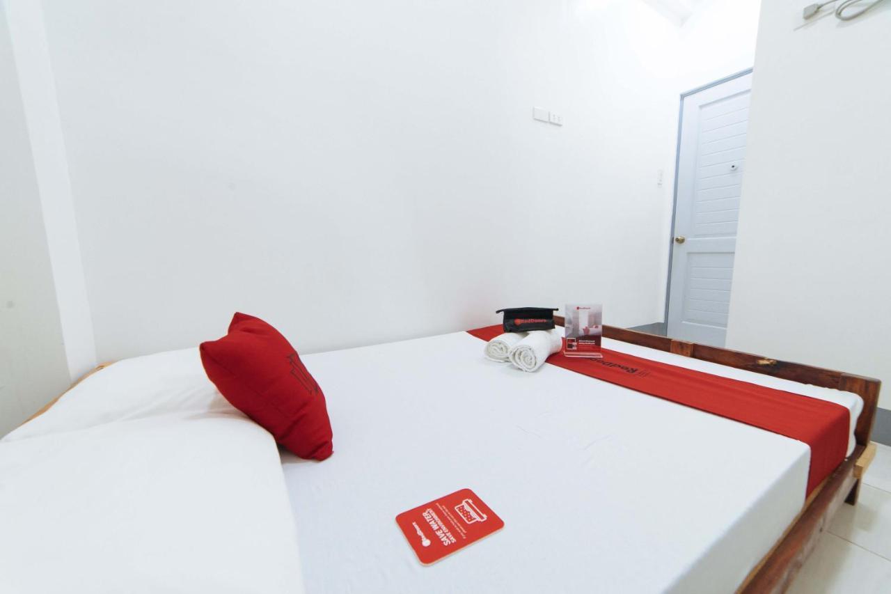 Reddoorz @ Plaza Jaro Iloilo Hotel Exterior photo